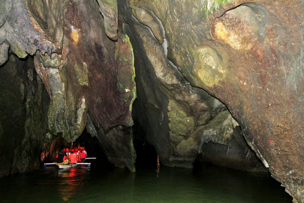 Underground_River_in_Puerto_Princesa,_Palawan_01