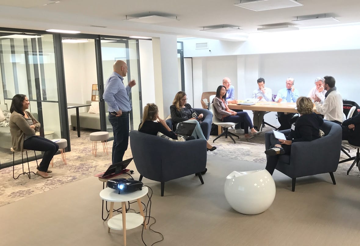 Une formation tenue dans une salle de réunion