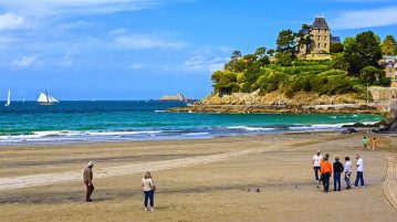 S’offrir des vacances à Dinard : que faut-il prévoir ?