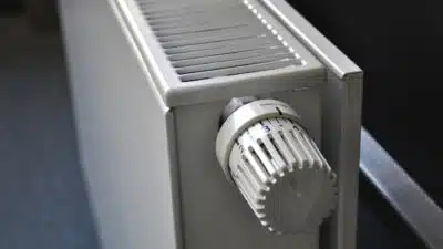 Guide pour choisir le radiateur eau chaude adapté à vos besoins