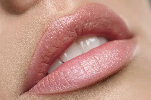 lèvre le maquillage semi permanent
